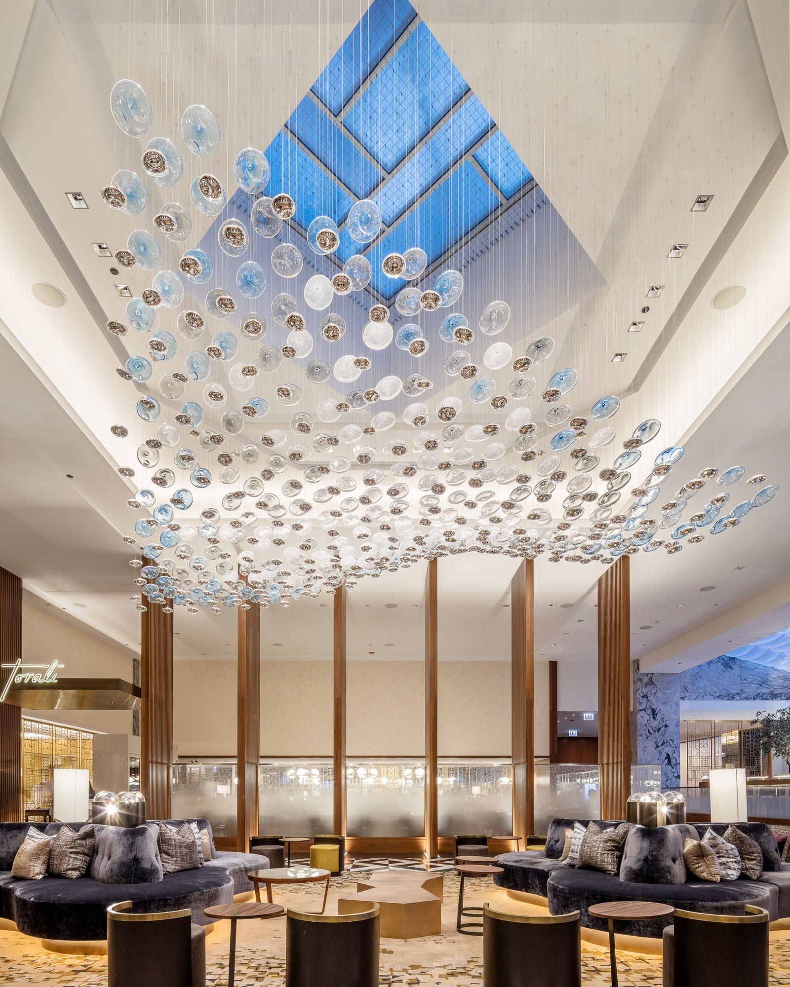 Flying Surge Chandelier-MEET LIGHTING