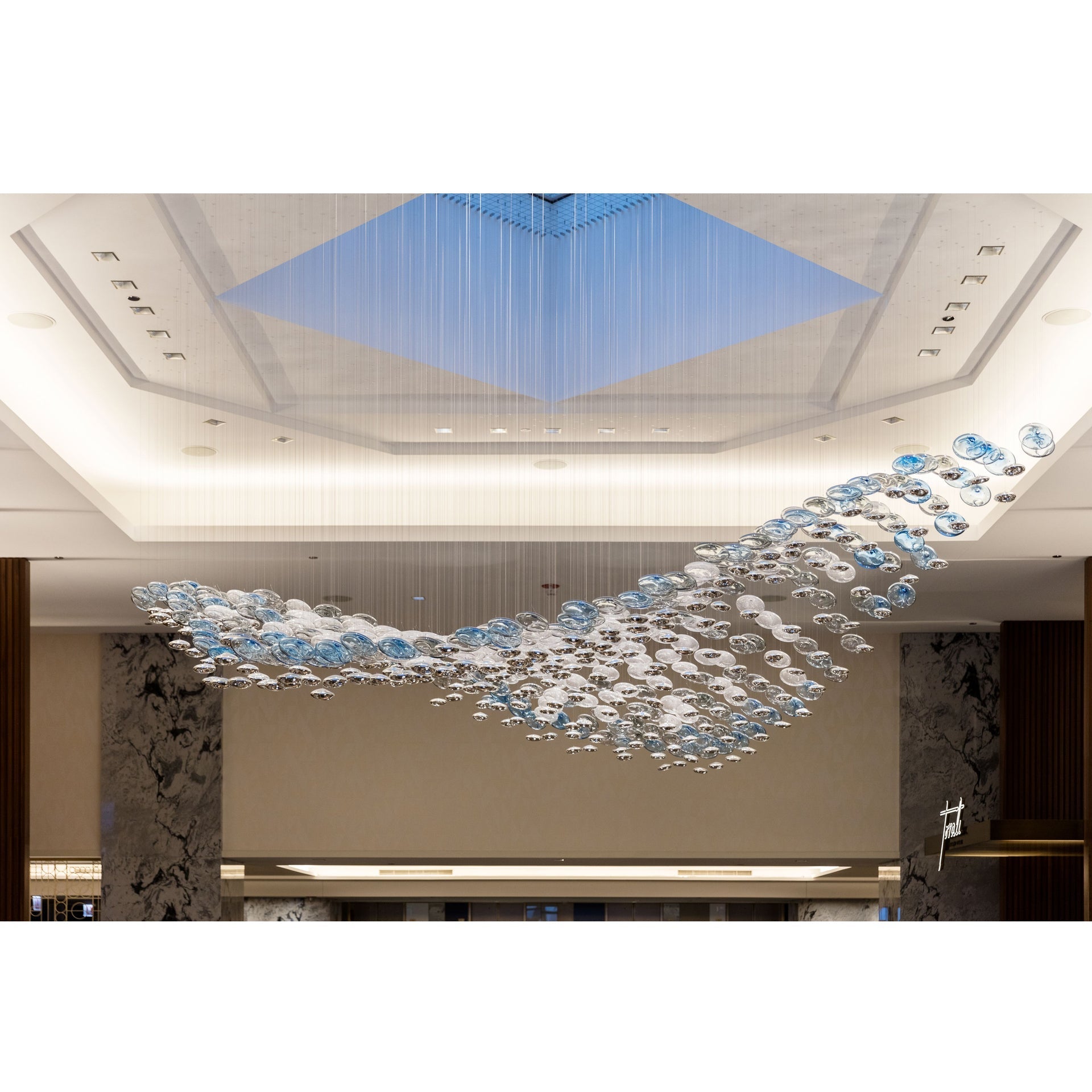 Flying Surge Chandelier-MEET LIGHTING